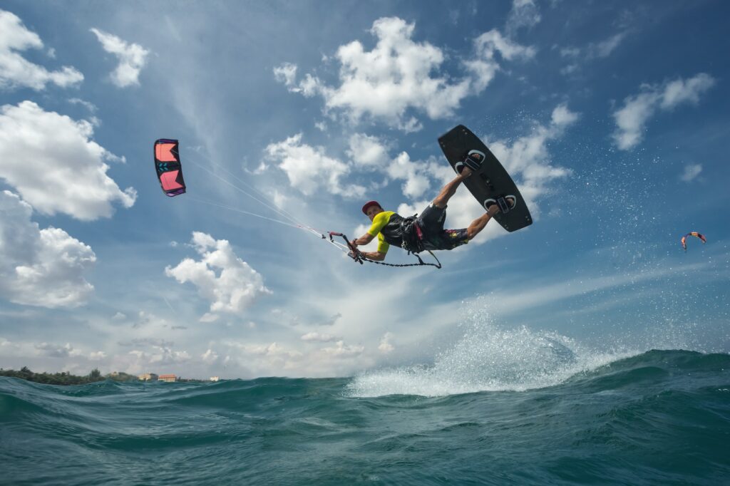 Faire du kitesurf durant vos vacances dans le Morbihan
