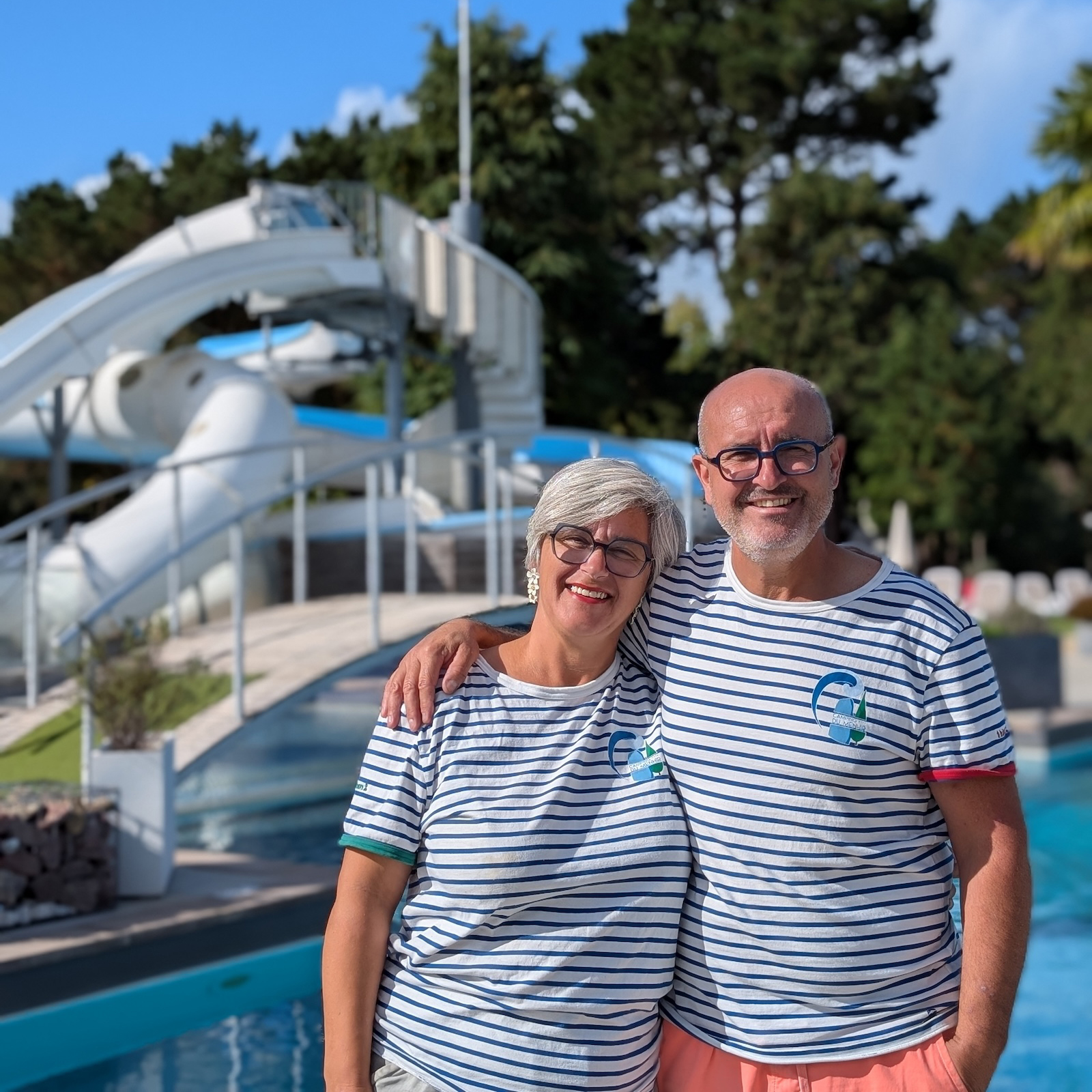 Laetitia et Stéphane, les propriétaires du Camping du Menhir à St Gildas de Rhuys Laetitia et Stéphane, les propriétaires du Camping du Menhir à St Gildas de Rhuys