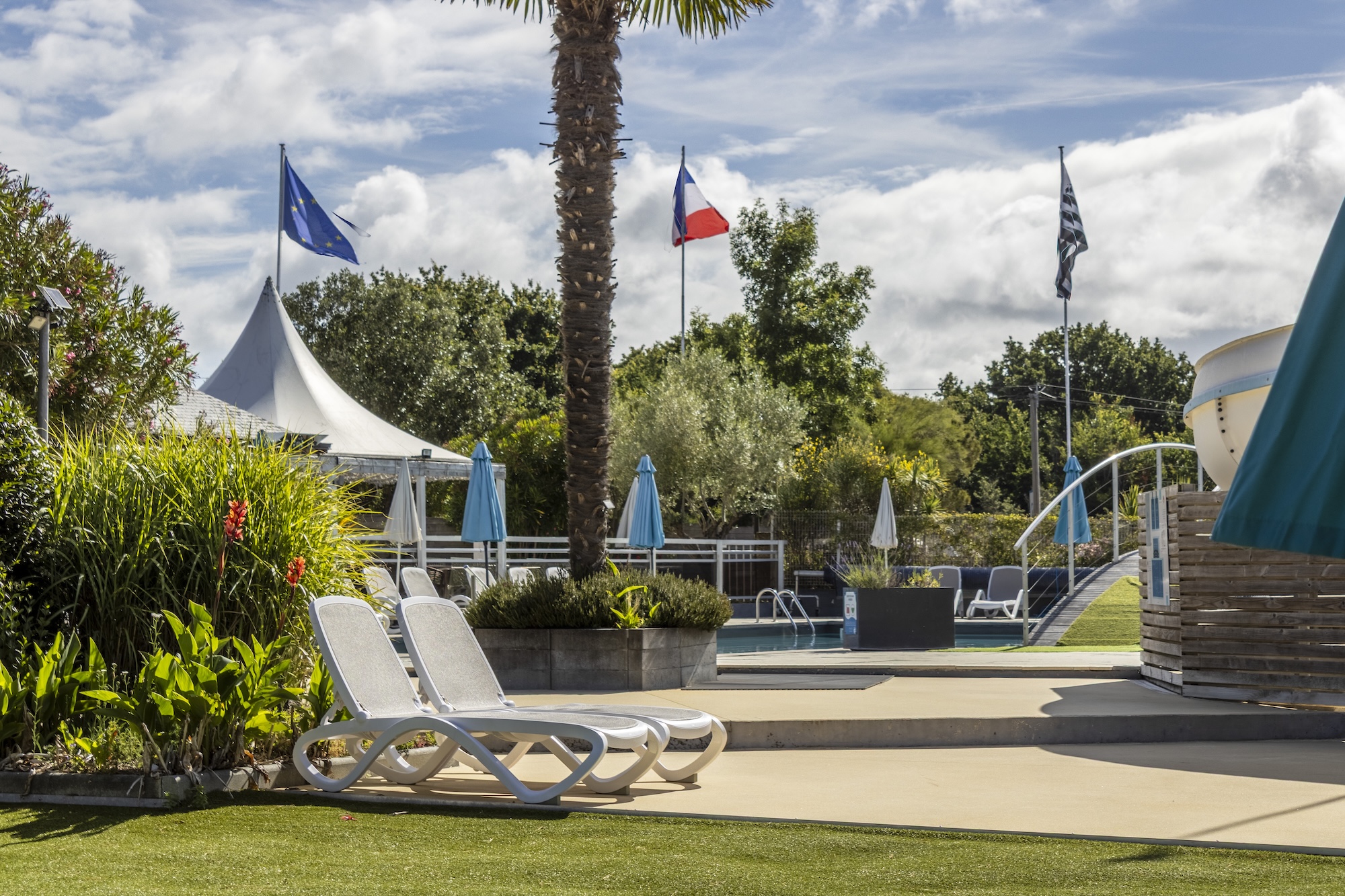 espace-detente-piscine-camping-mnehir