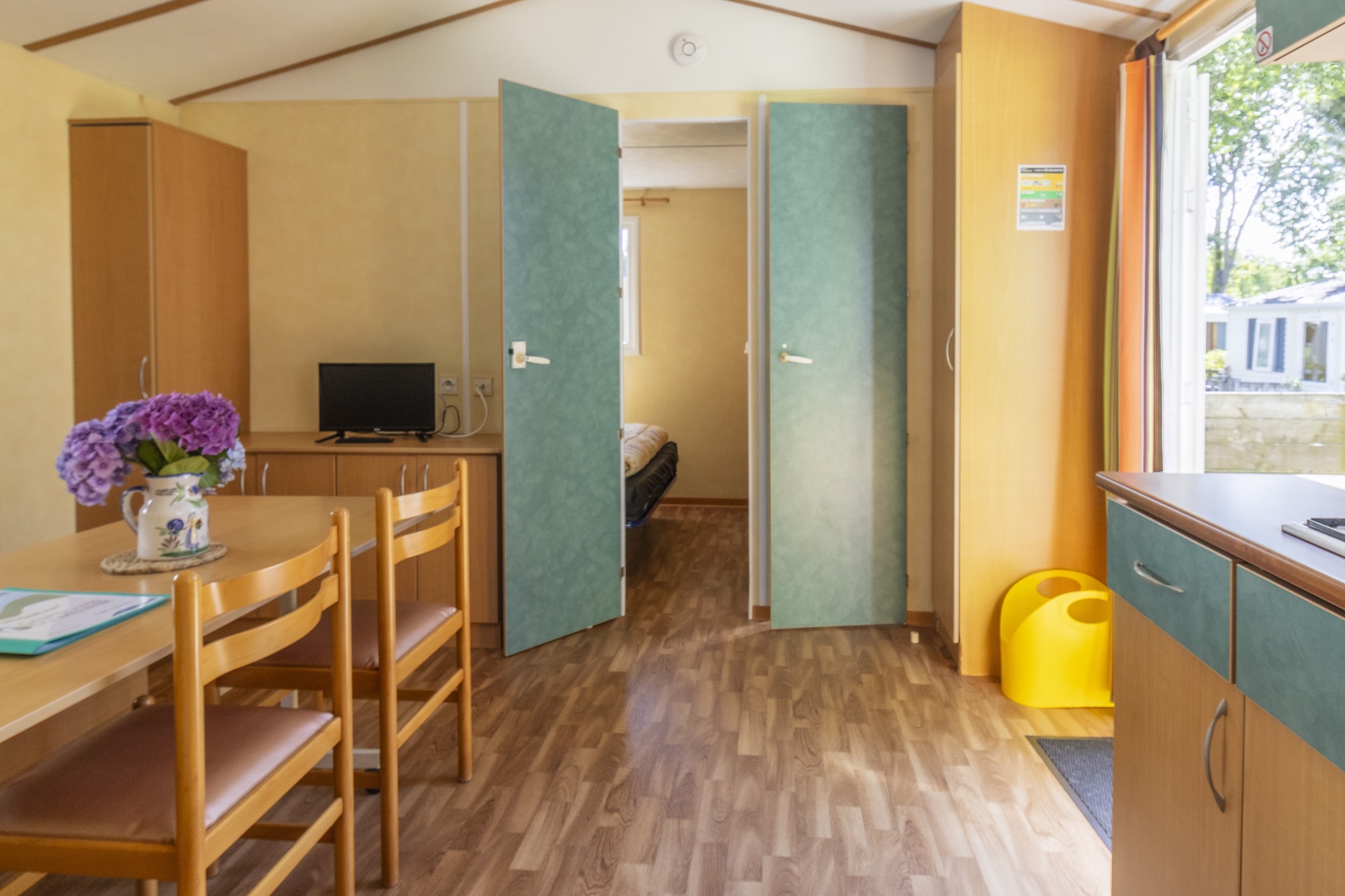 location-mobil-home-basic-2chambres-interieur Mobil home basic 2 chambres 4 personnes à louer pour vos vacances à t Gildas de Rhuys