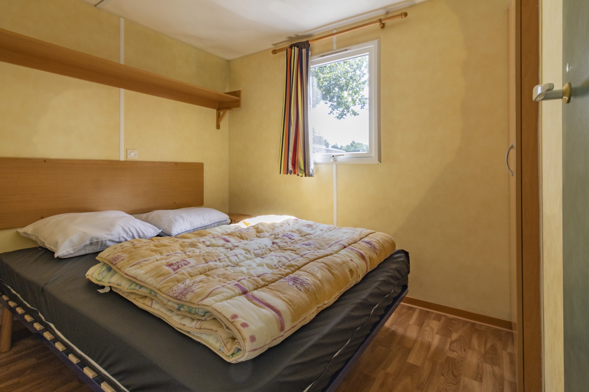 location-mobil-home-basic-2chambres-lit-double Mobil home basic 2 chambres 4 personnes : chambre parentale, lit double